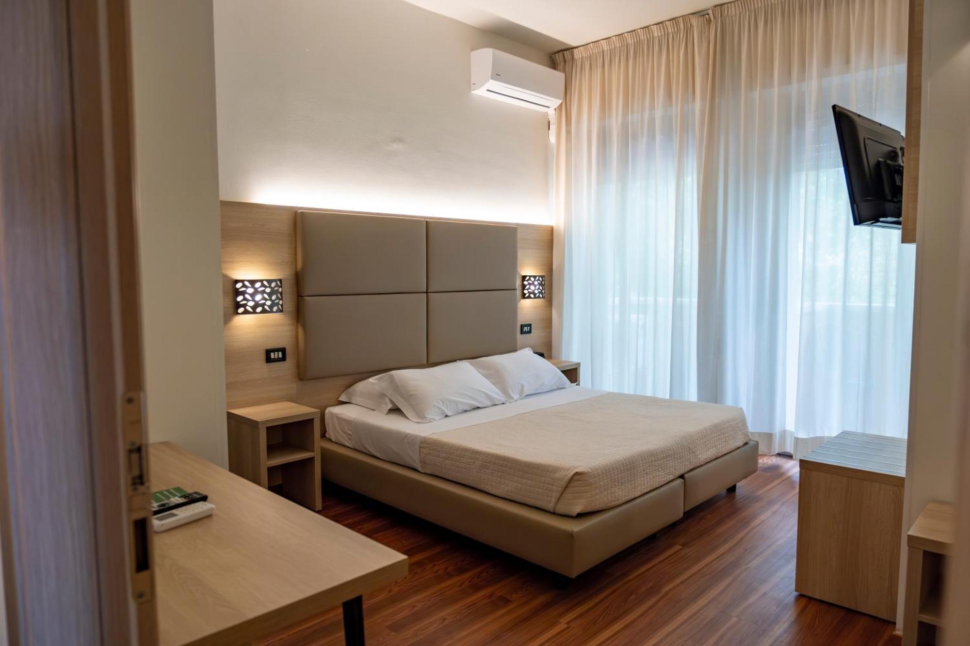 Hotel St Gregory Park ริมินี ภายนอก รูปภาพ