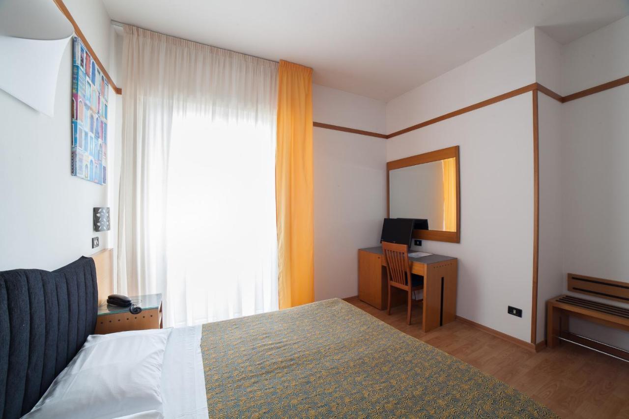 Hotel St Gregory Park ริมินี ภายนอก รูปภาพ